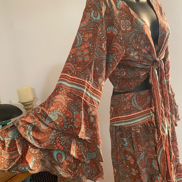 India Boutique Boho Bell Sleeve Front Tie Top and High Low Maxi Skirt Set. - Picture 4 of 8